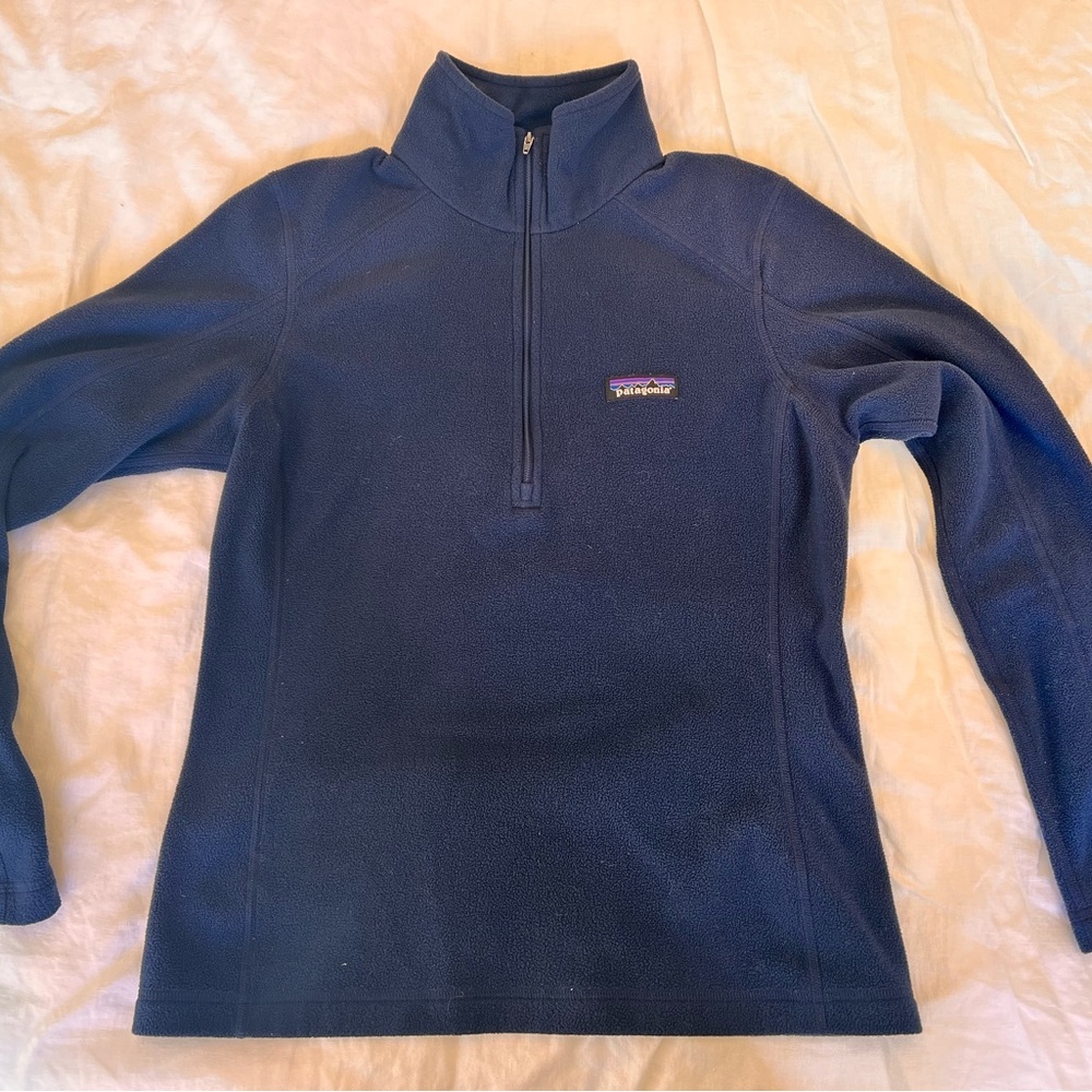 navy blue patagonia lightweight fleece